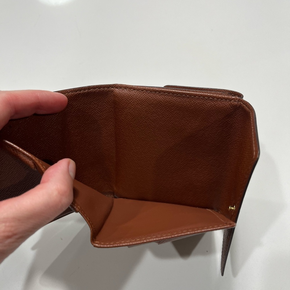 Authentic Louis Vuitton trifold wallet. Impeccable condition. - Picture 6 of 7